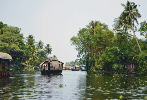 Luxury houseboat Kerala premium honeymoon package